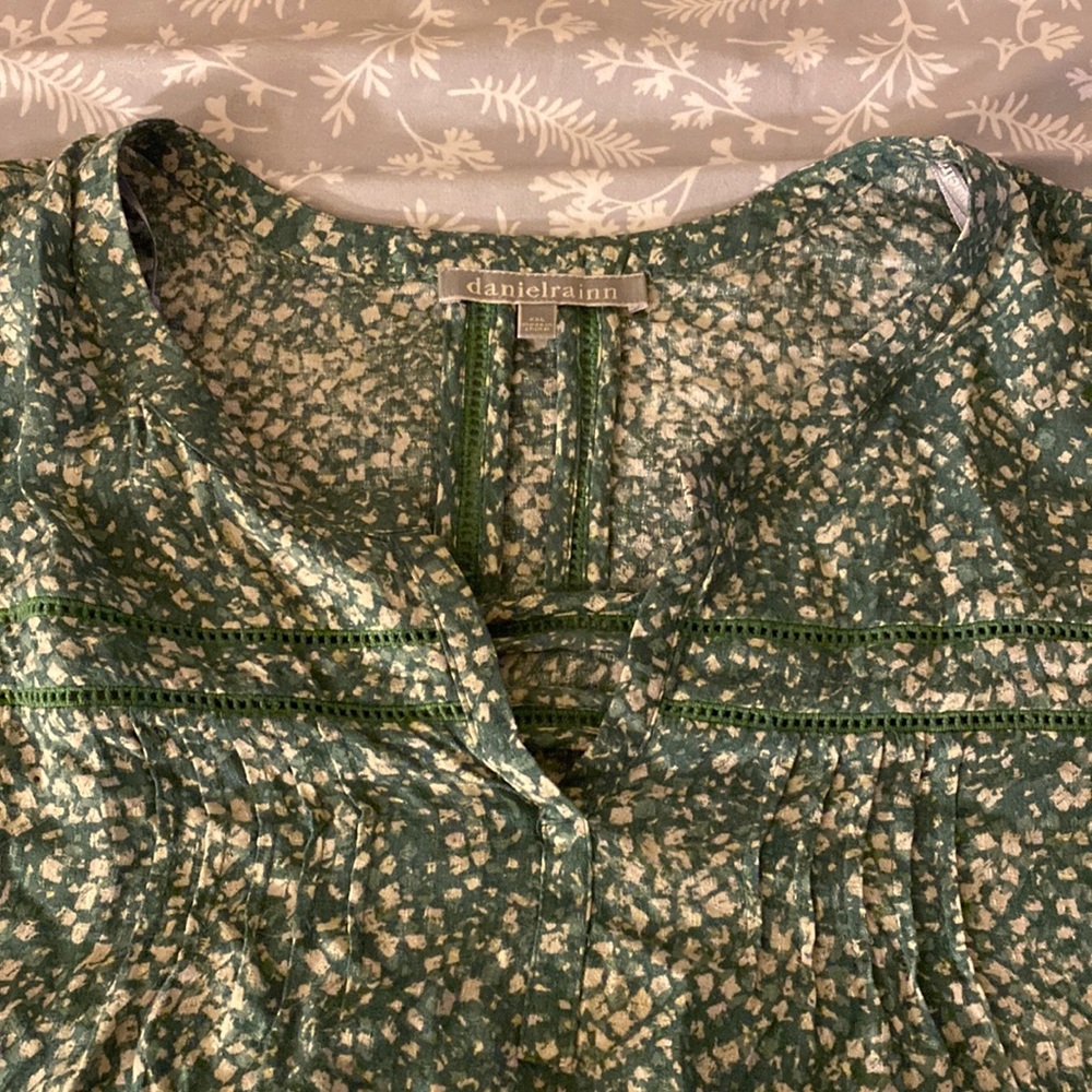 Short sleeved summer top by Danielrainn